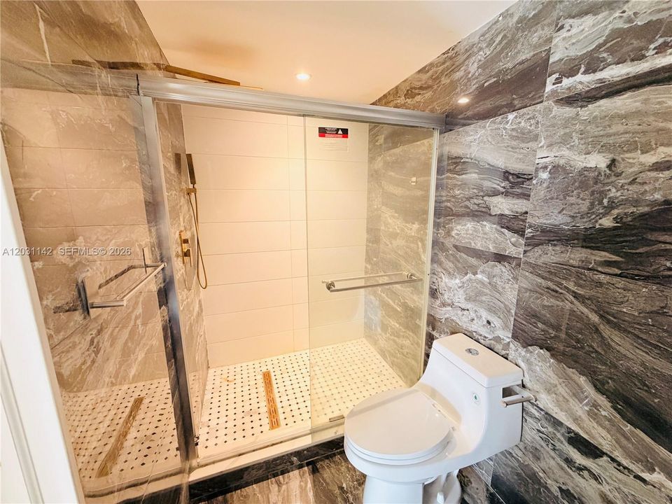 For Rent: $2,200 (2 beds, 1 baths, 2439 Square Feet)