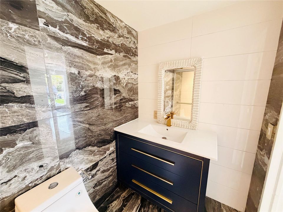 For Rent: $2,200 (2 beds, 1 baths, 2439 Square Feet)