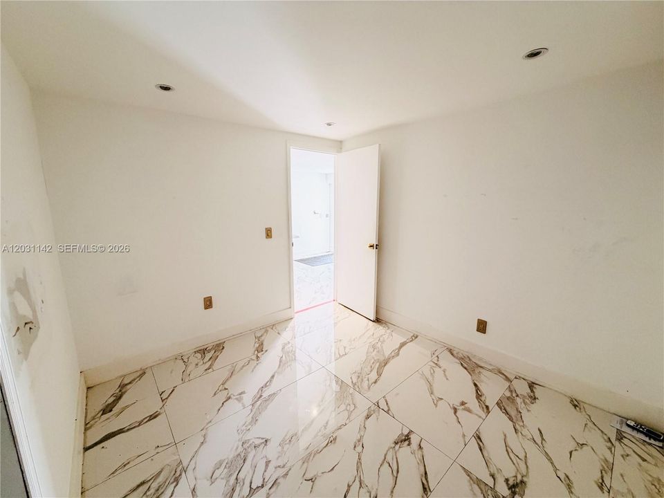 For Rent: $2,200 (2 beds, 1 baths, 2439 Square Feet)