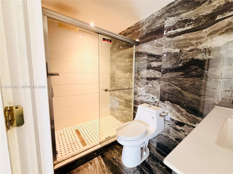 For Rent: $2,200 (2 beds, 1 baths, 2439 Square Feet)