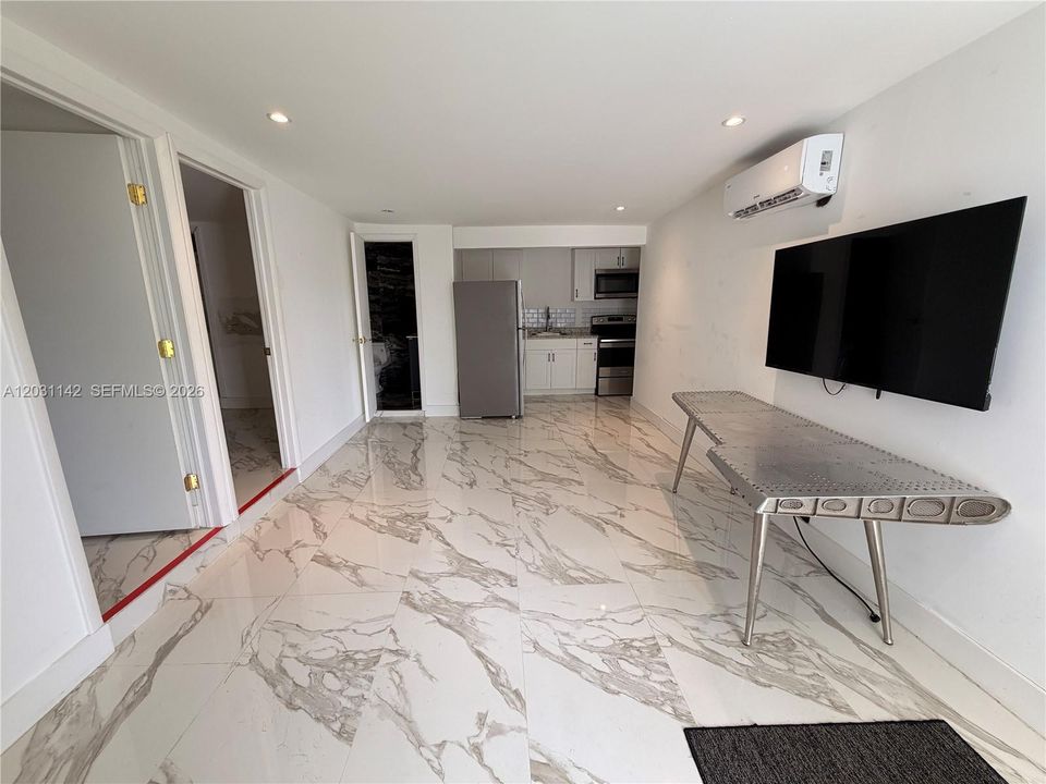 For Rent: $2,200 (2 beds, 1 baths, 2439 Square Feet)
