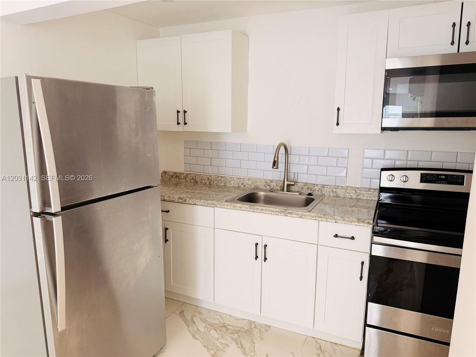 For Rent: $2,200 (2 beds, 1 baths, 2439 Square Feet)