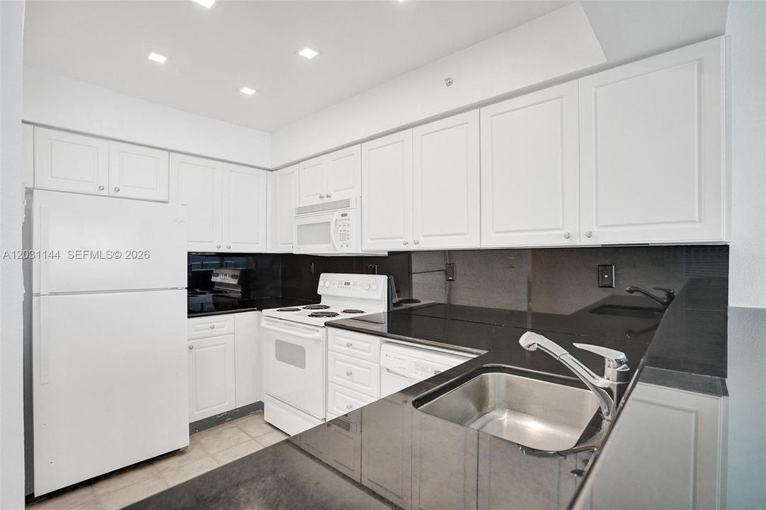 For Rent: $2,500 (0 beds, 1 baths, 482 Square Feet)