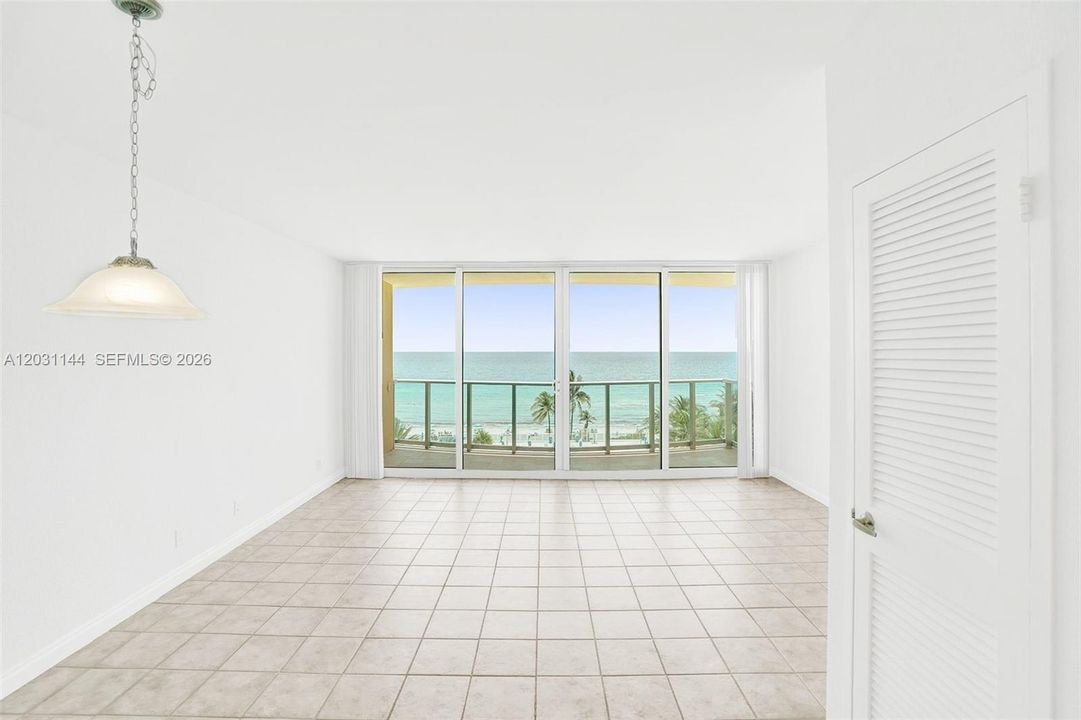 For Rent: $2,500 (0 beds, 1 baths, 482 Square Feet)