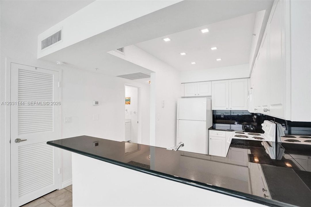For Rent: $2,500 (0 beds, 1 baths, 482 Square Feet)