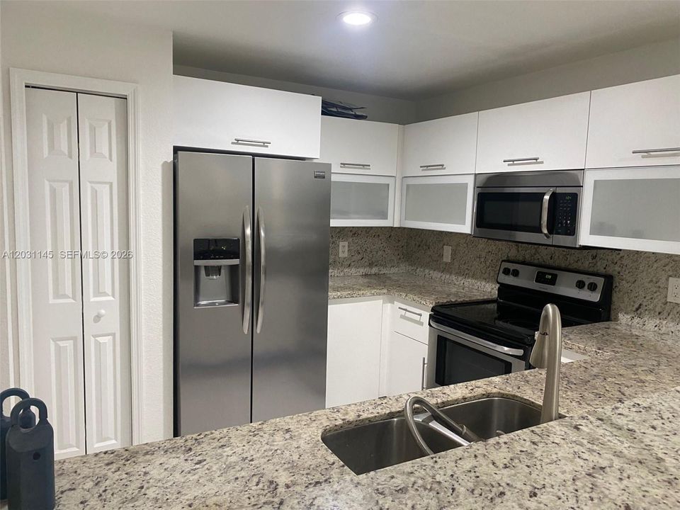 For Rent: $3,000 (3 beds, 2 baths, 1385 Square Feet)