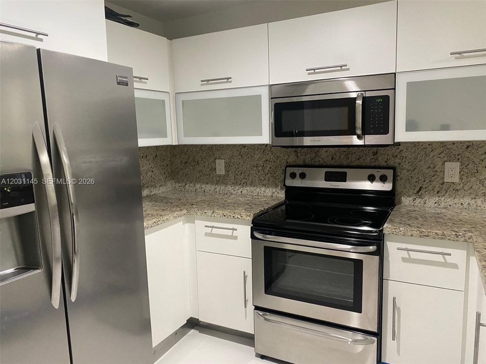 For Rent: $3,000 (3 beds, 2 baths, 1385 Square Feet)