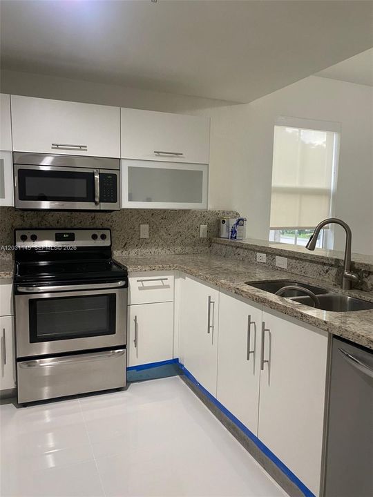 For Rent: $3,000 (3 beds, 2 baths, 1385 Square Feet)