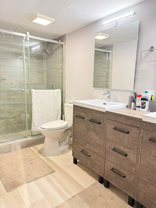 For Sale: $385,000 (1 beds, 1 baths, 991 Square Feet)