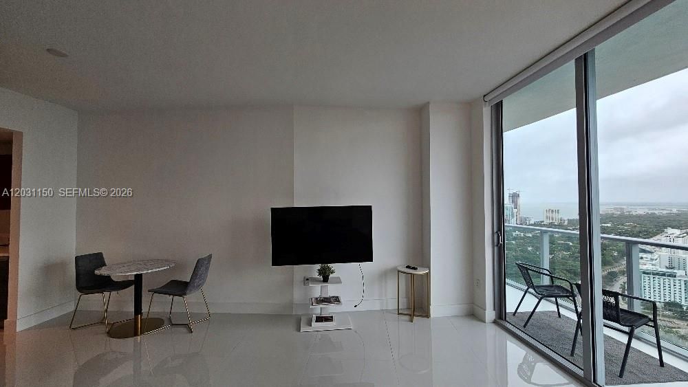 В аренду: $2,900 (0 спален, 1 ванн, 531 Квадратных фут)