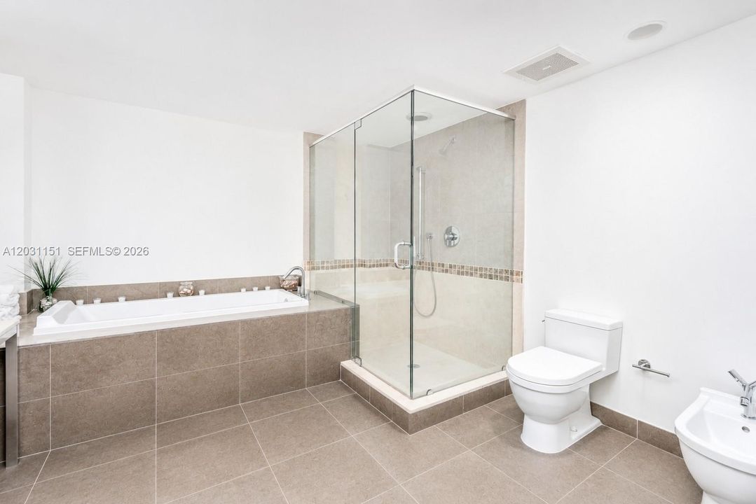 For Rent: $5,200 (2 beds, 2 baths, 1450 Square Feet)