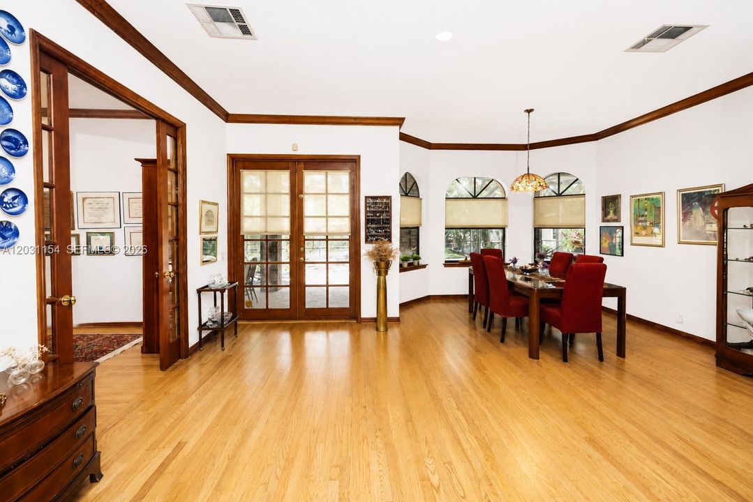 For Sale: $2,950,000 (4 beds, 4 baths, 4404 Square Feet)