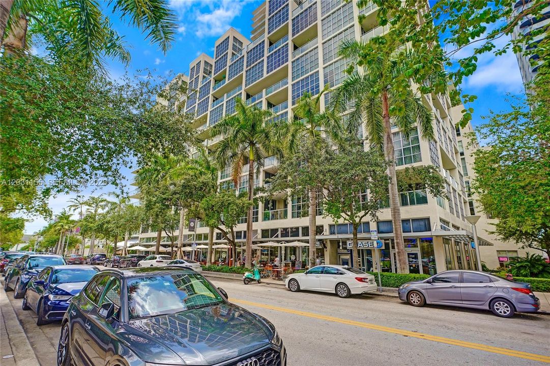 For Sale: $875,000 (2 beds, 2 baths, 2048 Square Feet)
