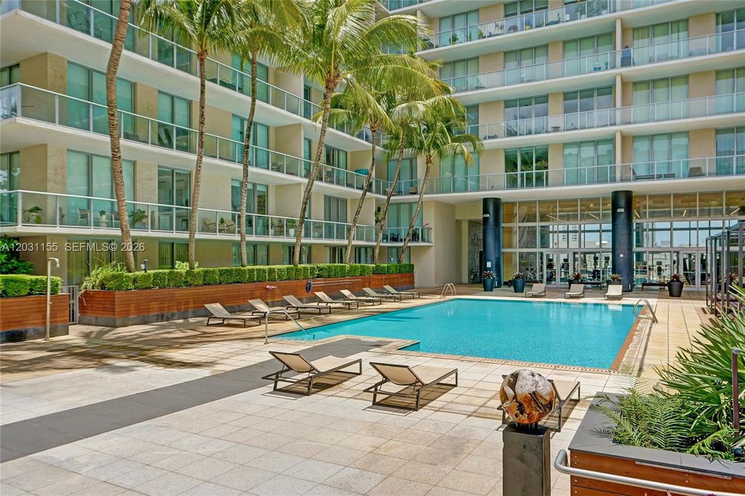 For Sale: $875,000 (2 beds, 2 baths, 2048 Square Feet)