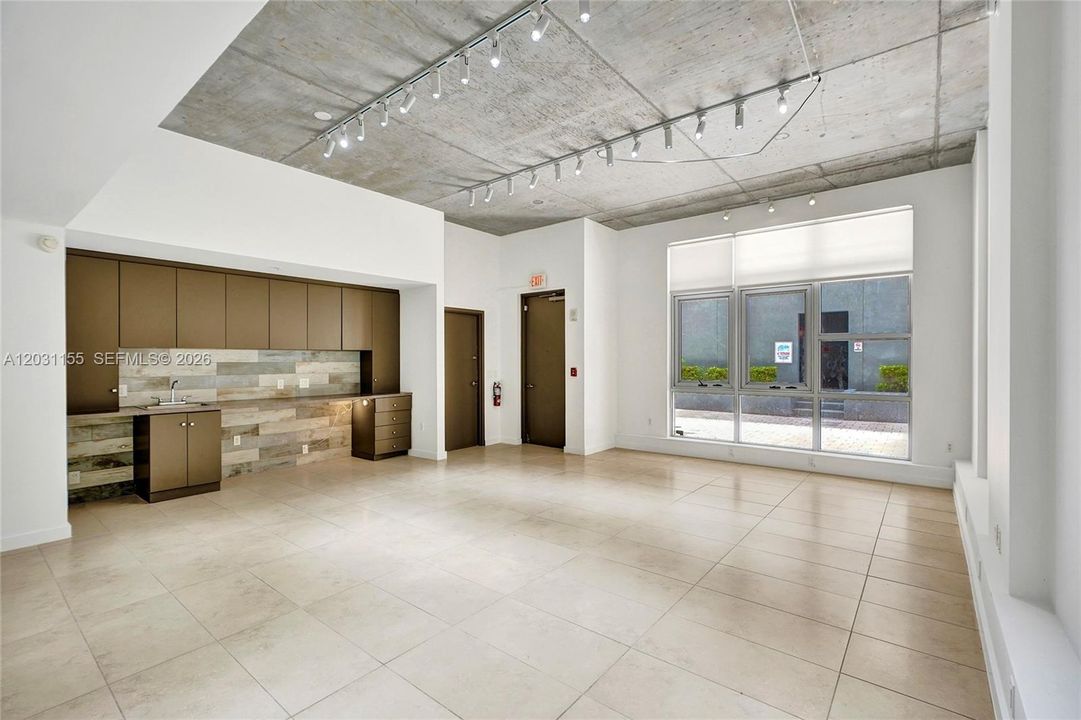 For Sale: $875,000 (2 beds, 2 baths, 2048 Square Feet)