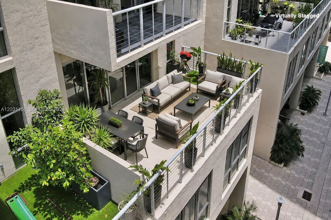 For Sale: $875,000 (2 beds, 2 baths, 2048 Square Feet)