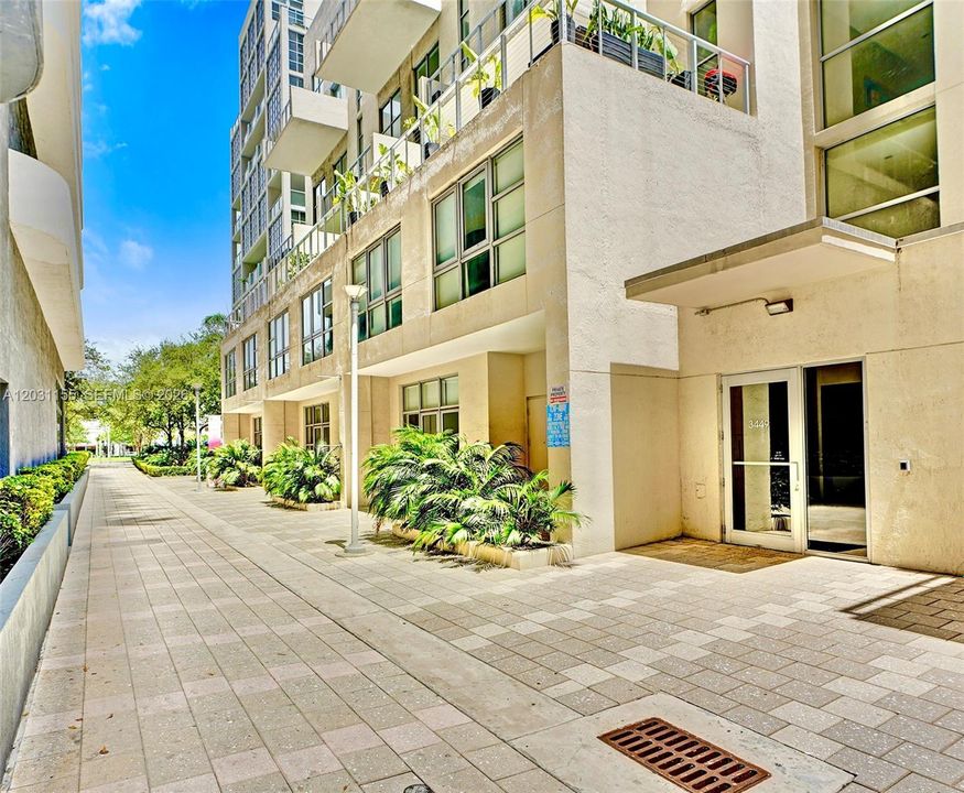 For Sale: $875,000 (2 beds, 2 baths, 2048 Square Feet)