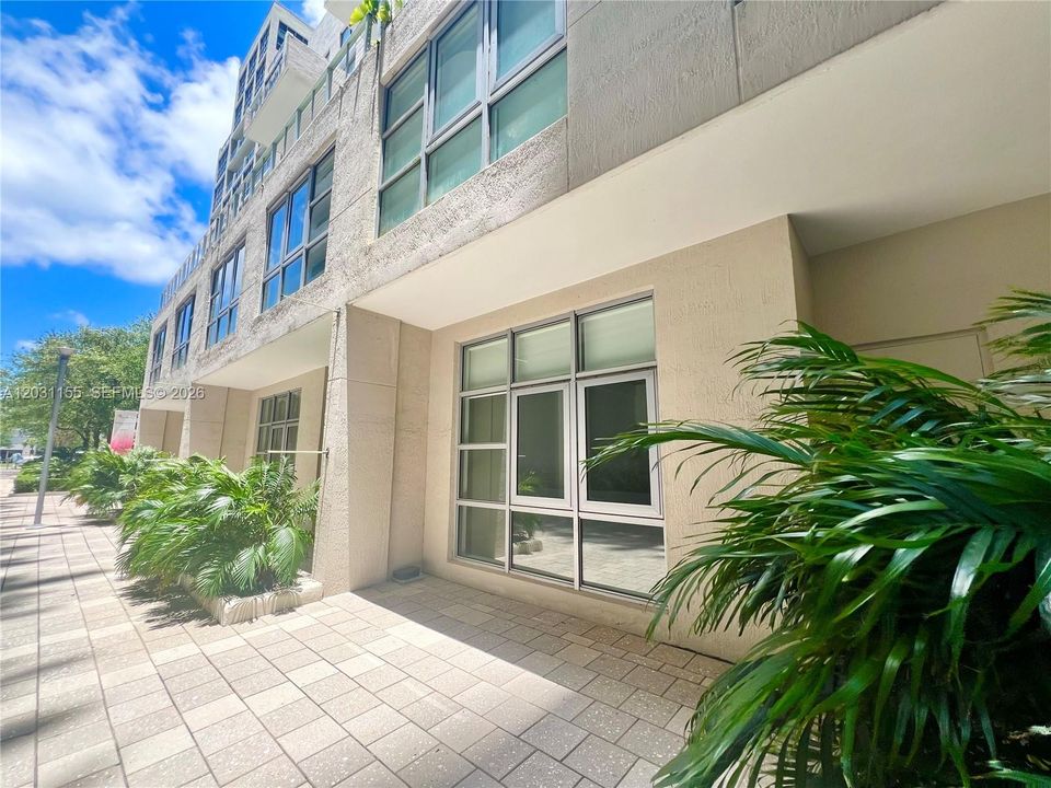 For Sale: $875,000 (2 beds, 2 baths, 2048 Square Feet)