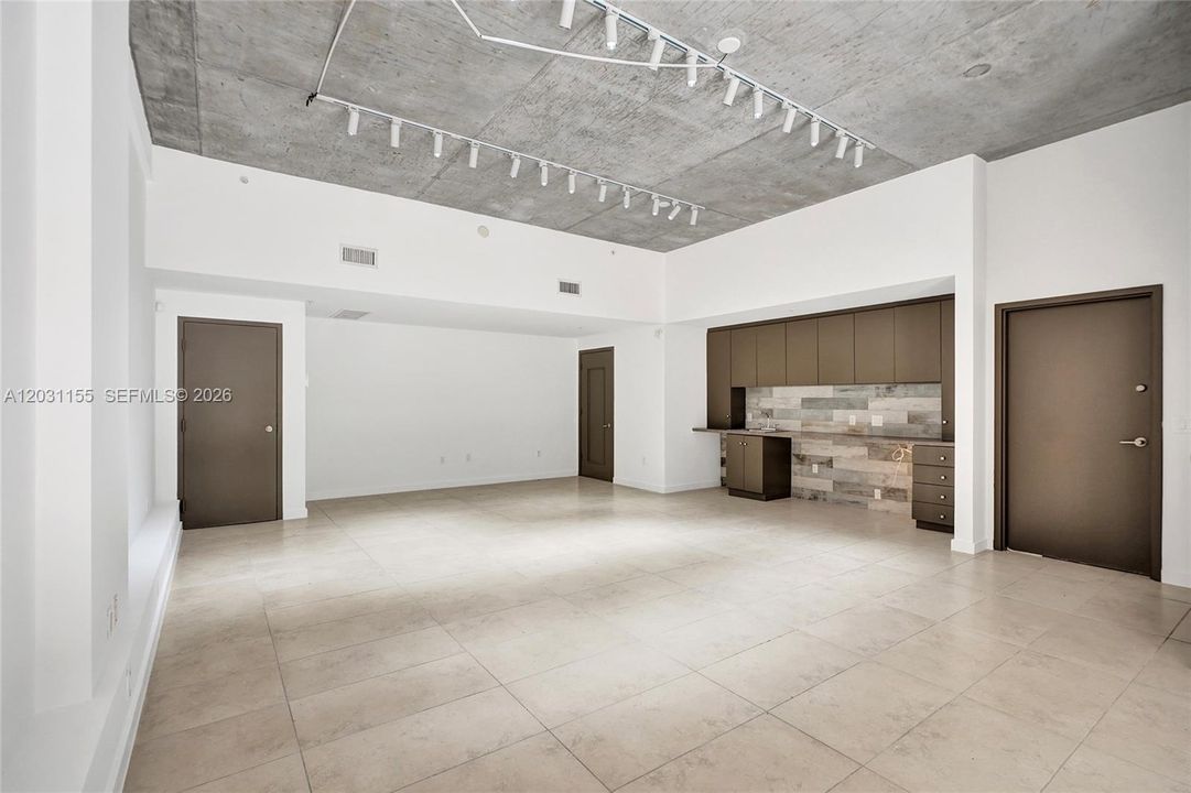 For Sale: $875,000 (2 beds, 2 baths, 2048 Square Feet)