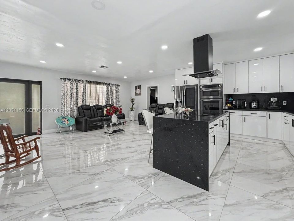 На продажу: $730,000 (5 спален, 3 ванн, 2102 Квадратных фут)