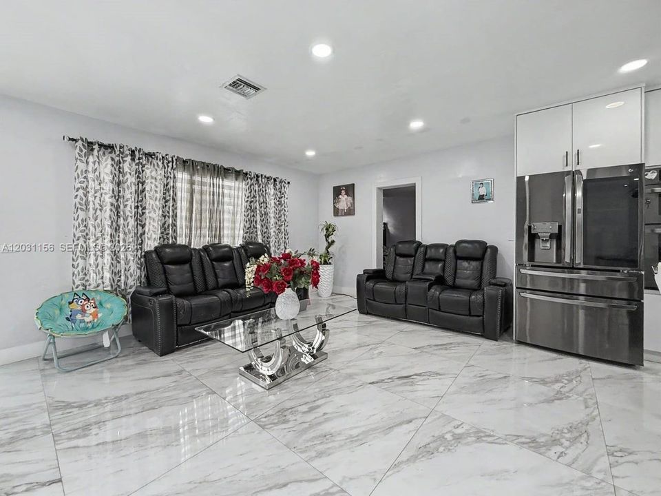 На продажу: $730,000 (5 спален, 3 ванн, 2102 Квадратных фут)