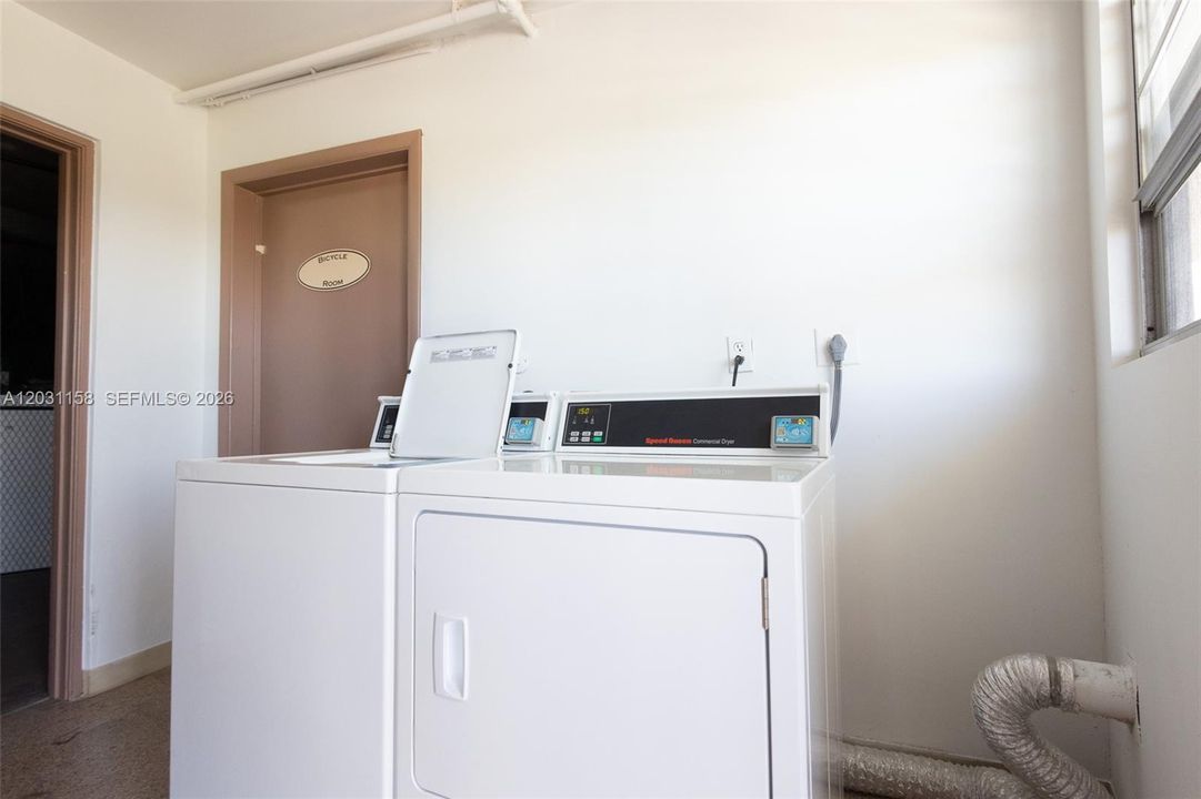 For Rent: $2,200 (2 beds, 2 baths, 896 Square Feet)