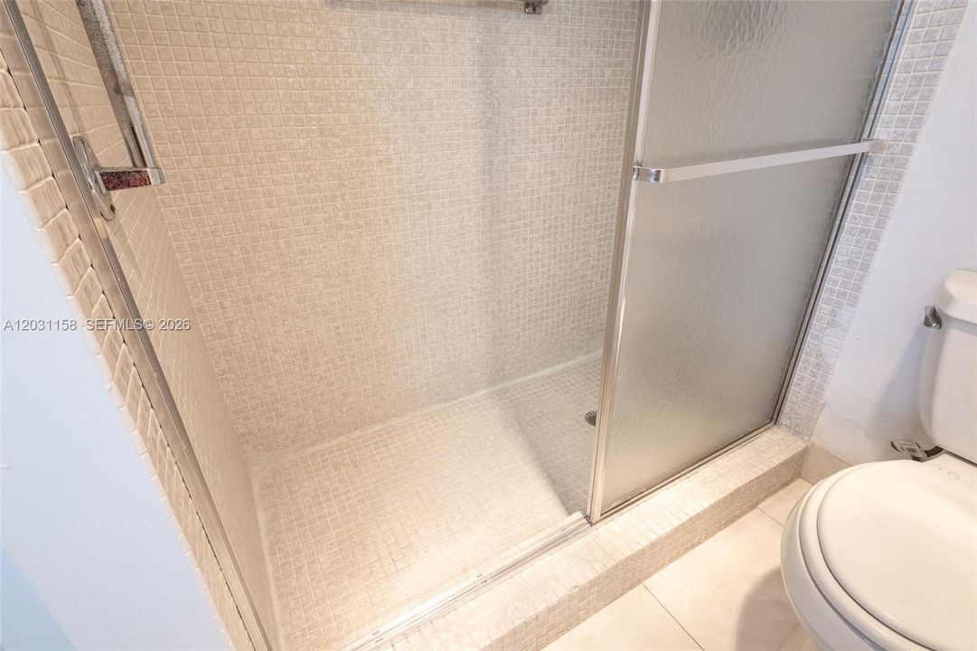For Rent: $2,200 (2 beds, 2 baths, 896 Square Feet)
