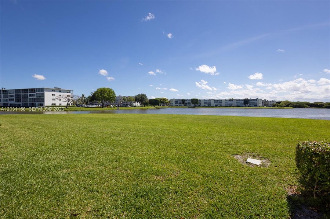 For Rent: $2,200 (2 beds, 2 baths, 896 Square Feet)