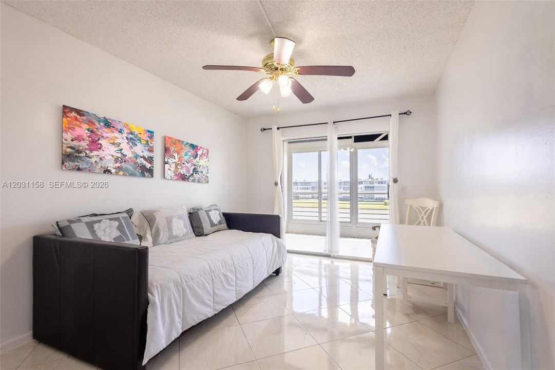 For Rent: $2,200 (2 beds, 2 baths, 896 Square Feet)