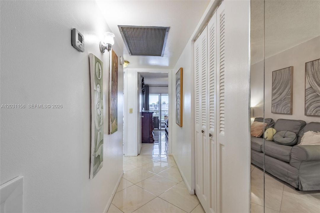 For Rent: $2,200 (2 beds, 2 baths, 896 Square Feet)