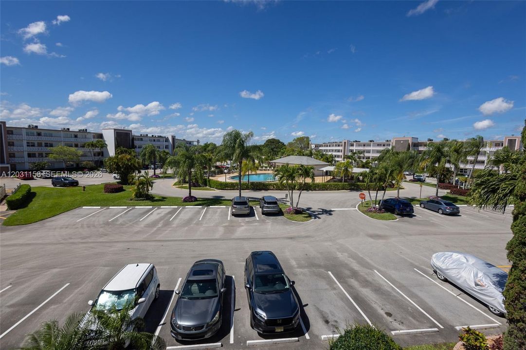 For Rent: $2,200 (2 beds, 2 baths, 896 Square Feet)