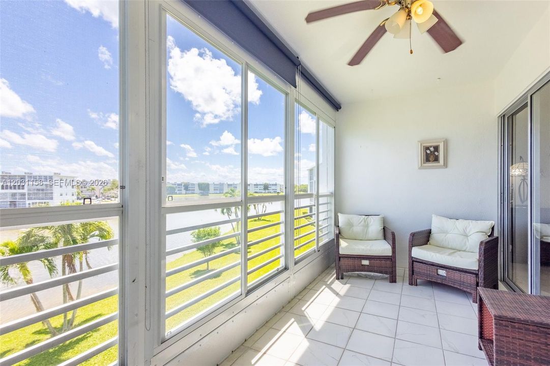 For Rent: $2,200 (2 beds, 2 baths, 896 Square Feet)