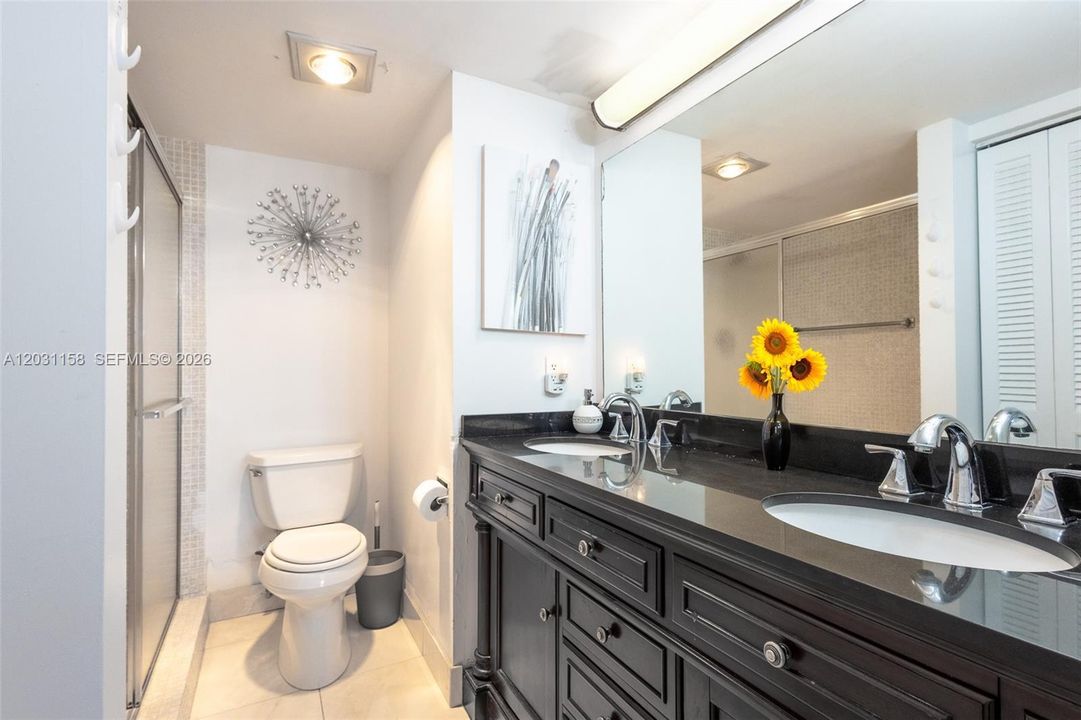 For Rent: $2,200 (2 beds, 2 baths, 896 Square Feet)