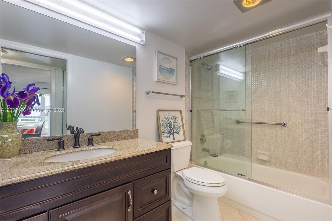For Rent: $2,200 (2 beds, 2 baths, 896 Square Feet)