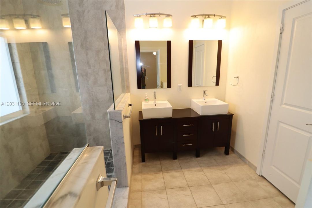 For Rent: $3,300 (3 beds, 3 baths, 1800 Square Feet)