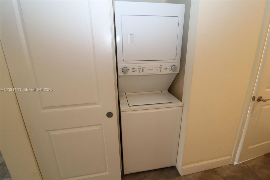 For Rent: $3,300 (3 beds, 3 baths, 1800 Square Feet)