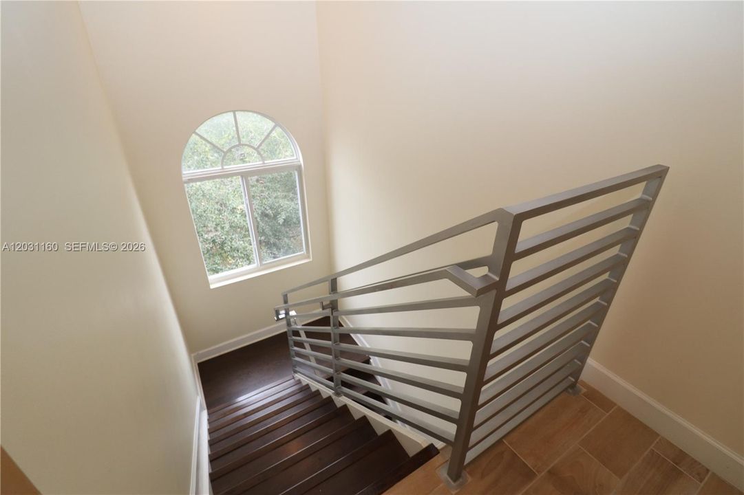 For Rent: $3,300 (3 beds, 3 baths, 1800 Square Feet)