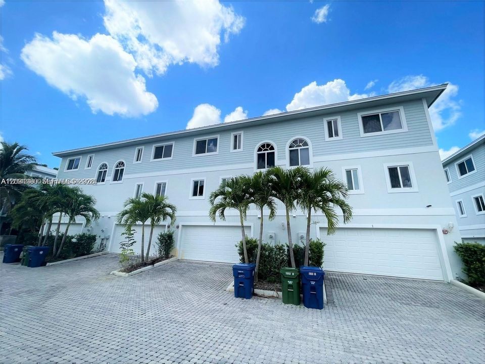 For Rent: $3,300 (3 beds, 3 baths, 1800 Square Feet)