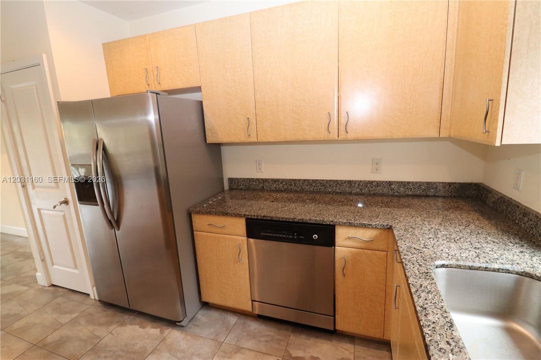 For Rent: $3,300 (3 beds, 3 baths, 1800 Square Feet)