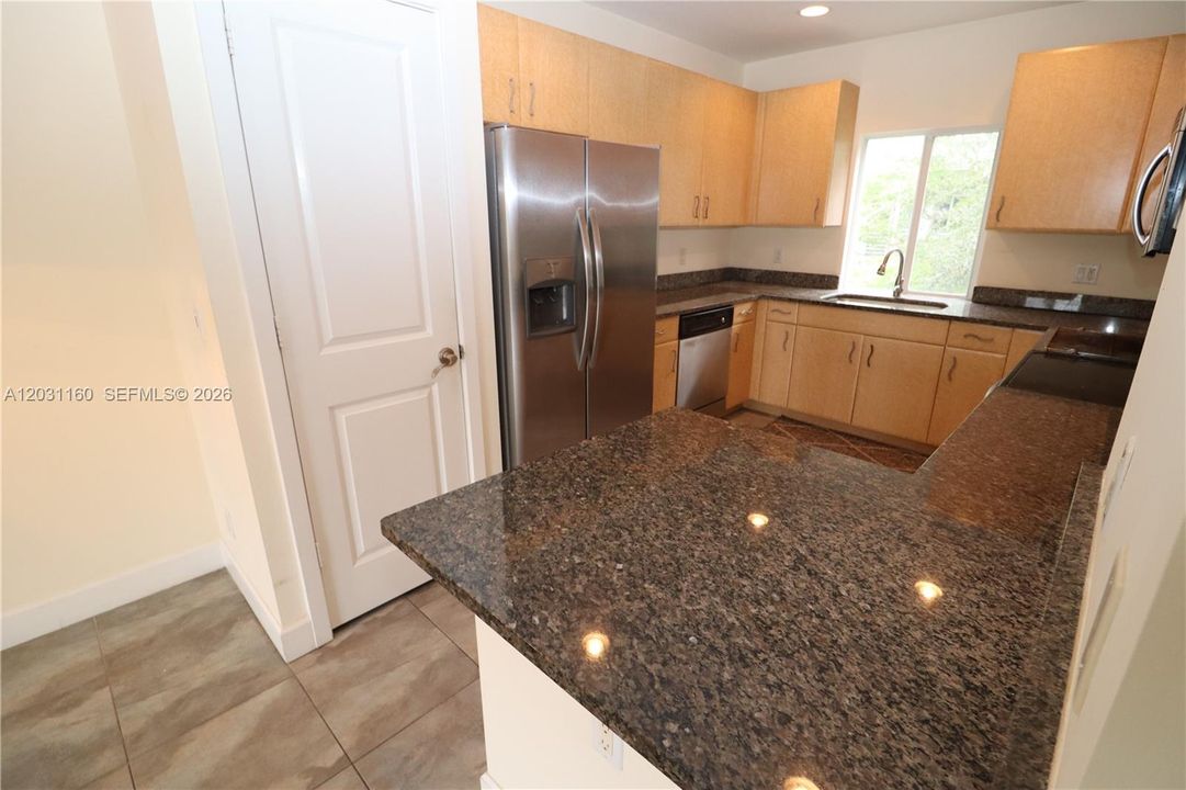 For Rent: $3,300 (3 beds, 3 baths, 1800 Square Feet)