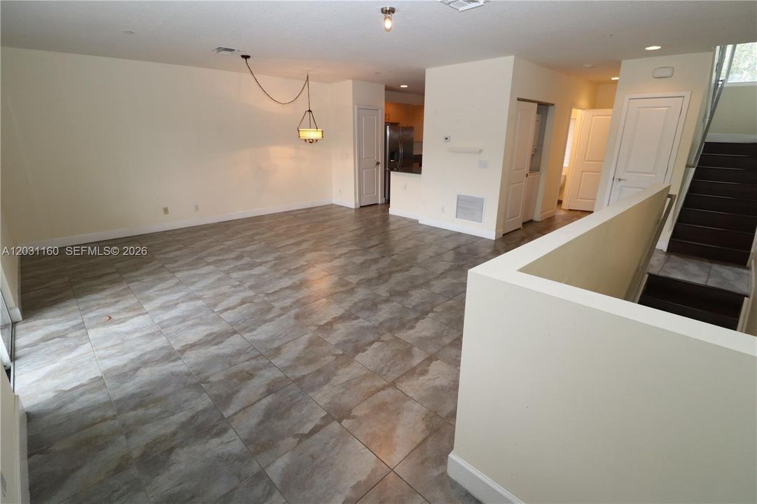 For Rent: $3,300 (3 beds, 3 baths, 1800 Square Feet)