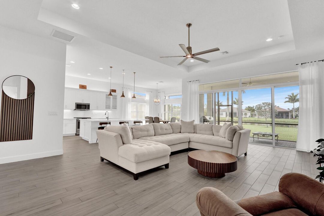LARGE GREAT ROOM