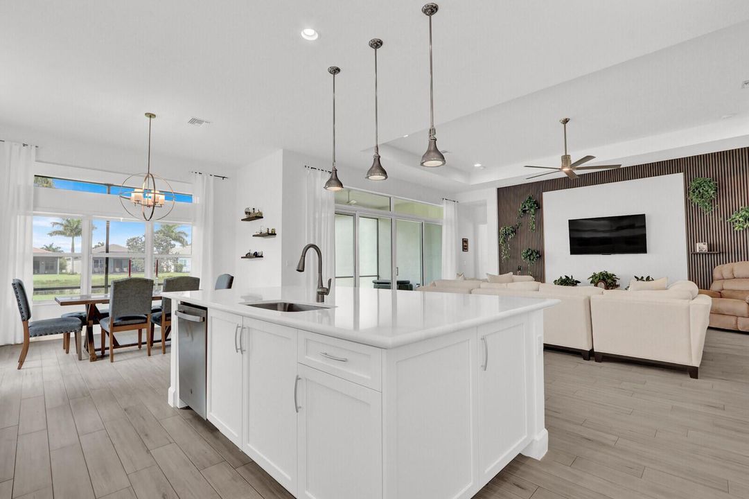 KITCHEN & GREAT ROOM