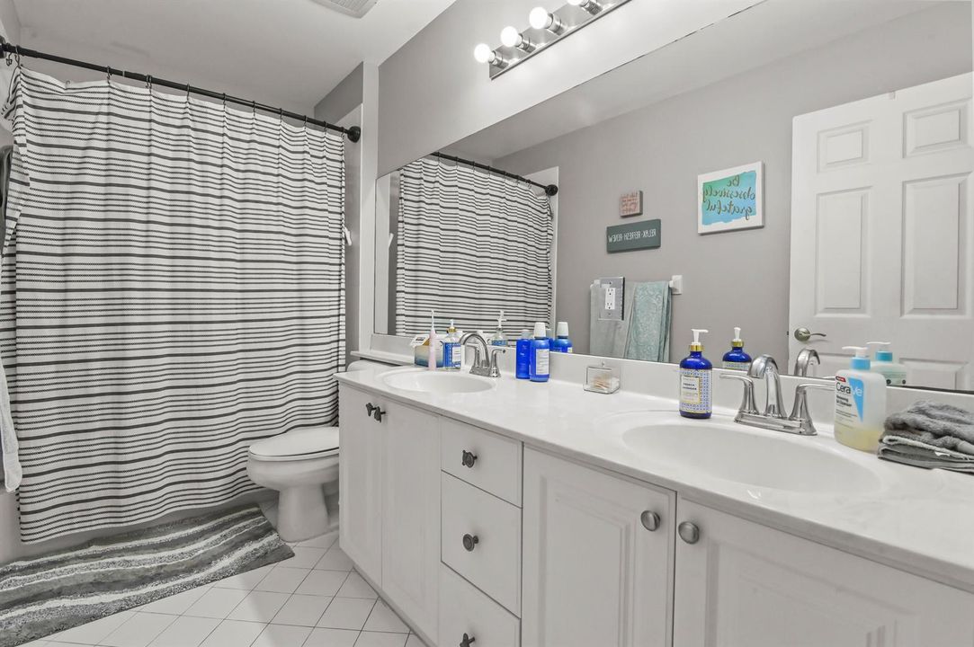 14 Bathroom 01