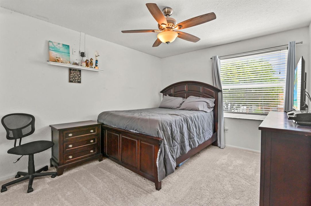 18 Bedroom 01