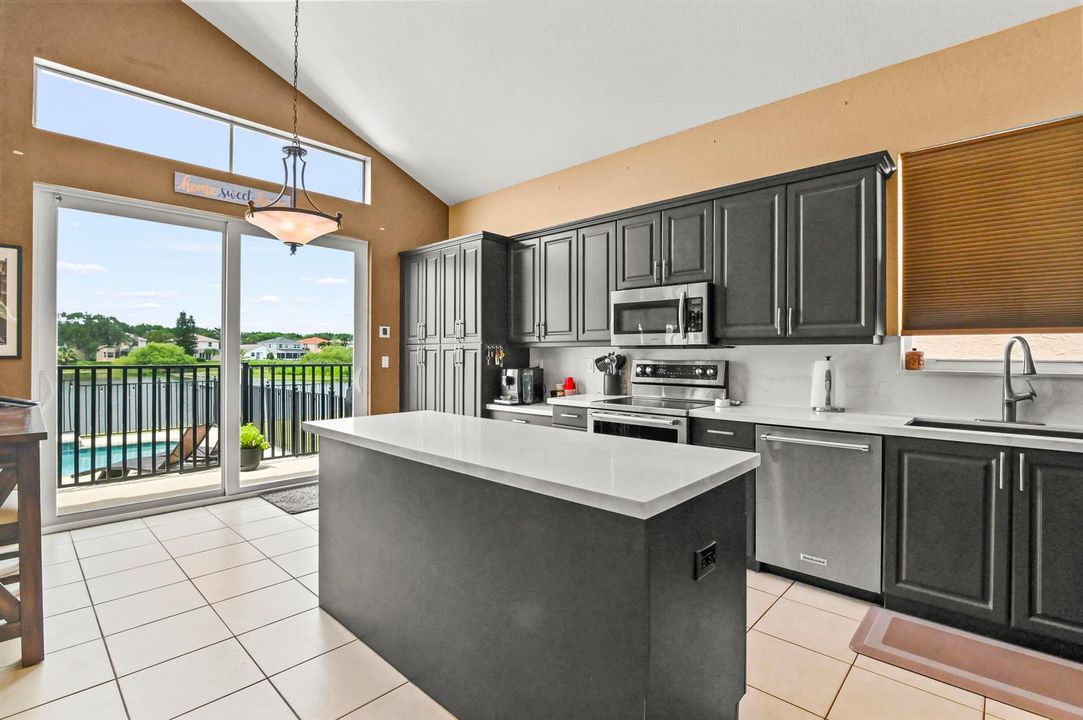 24 Kitchen 01
