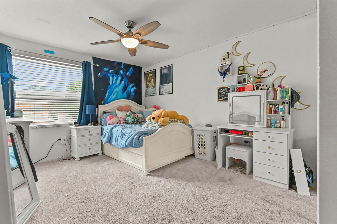 15 Bedroom 01