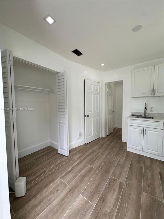 For Rent: $1,400 (4 beds, 2 baths, 1608 Square Feet)