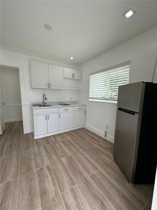 For Rent: $1,400 (4 beds, 2 baths, 1608 Square Feet)
