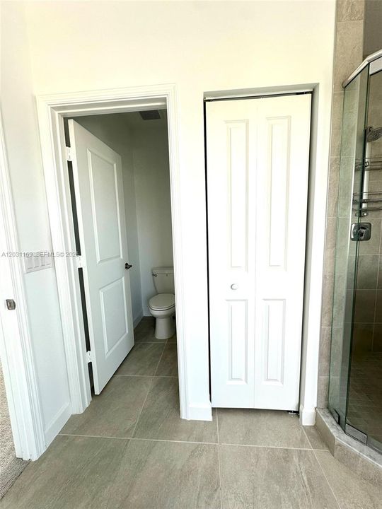 En Venta: $669,000 (4 camas, 3 baños, 2259 Pies cuadrados)